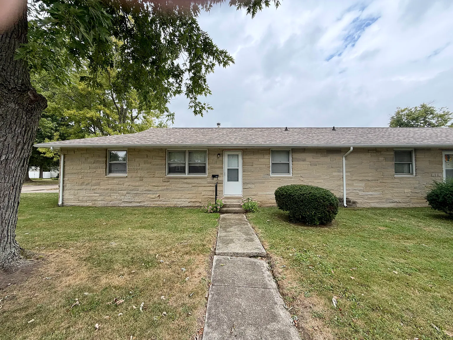 2 bed, $900 — Photo 1