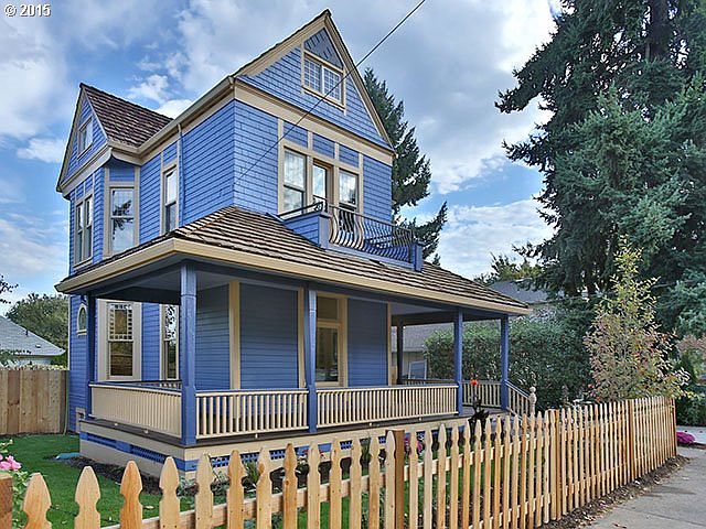 2nd image of 3907 SE Clinton St