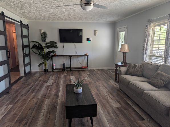 438 Dickson Rd