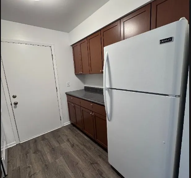 2022 Lawrence Ave #8 — Photo 4