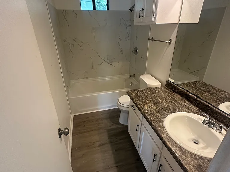 408 Jefferson St — Photo 2
