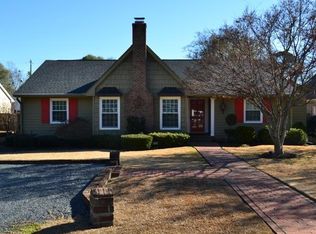 1832 Morganton Rd, Fayetteville, NC 28305