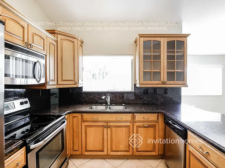 18015 SW 154th Pl — Photo 6