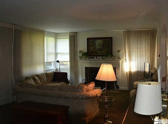 2nd image of 553 Manatuck Blvd