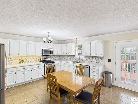 5th image of 1595 Essex Dr