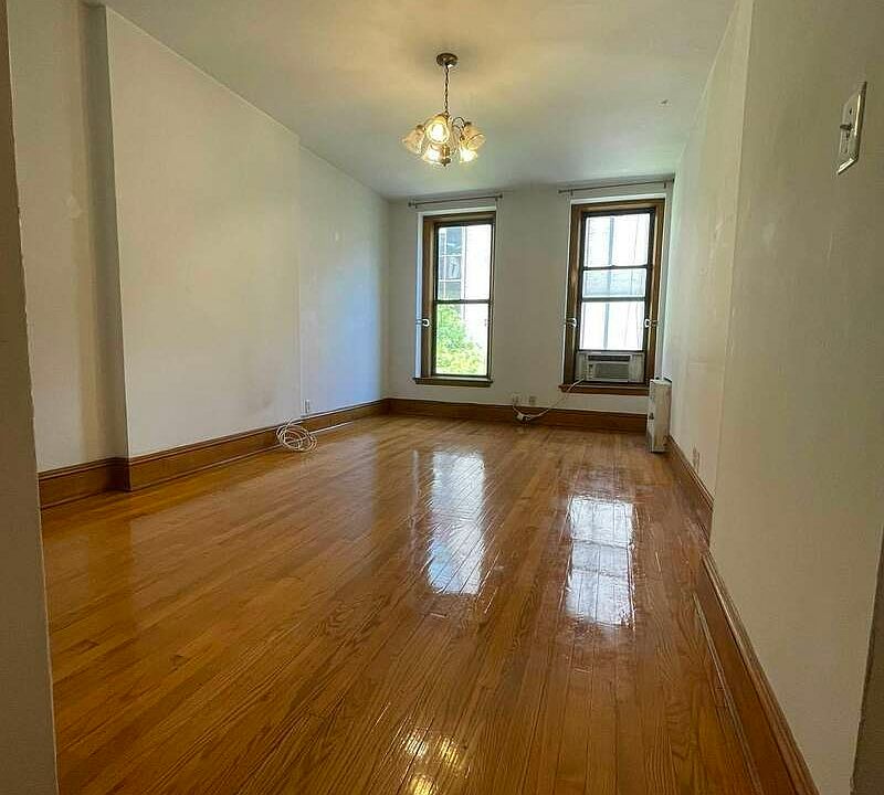 1st image of 138 W 70th St #3A
