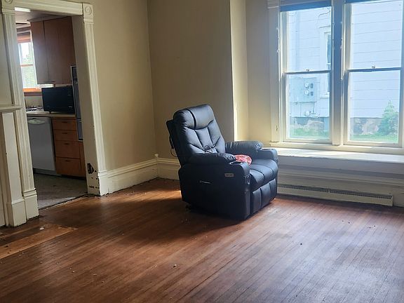 5th image of 311 S Superior St