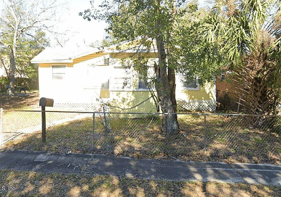 1st image of 1311 E E 26TH Street