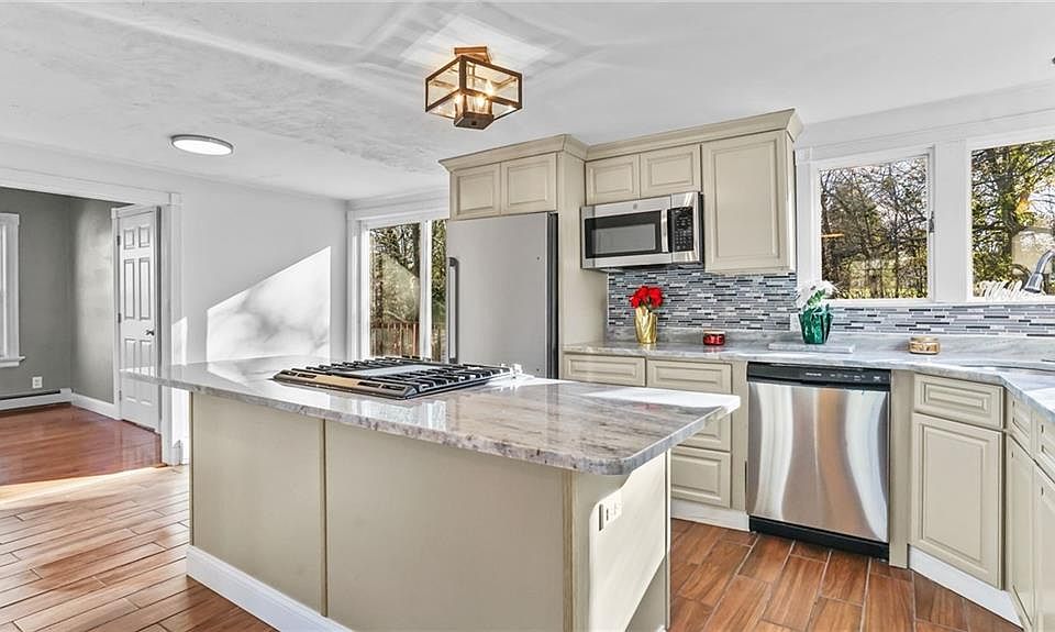 1st image of 32 Potter Ave