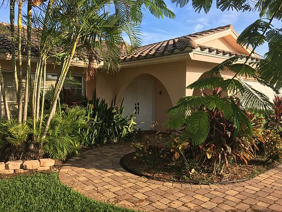 Front entry with pavers