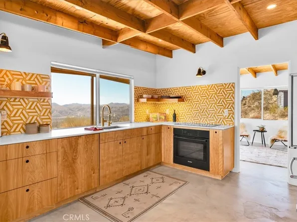 8711 Sundown Trl, Morongo Valley, CA 92256