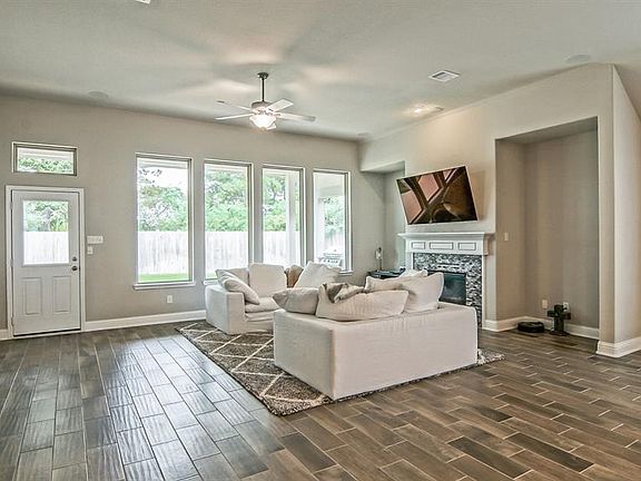 4th image of 18238 Sofia Willow Way
