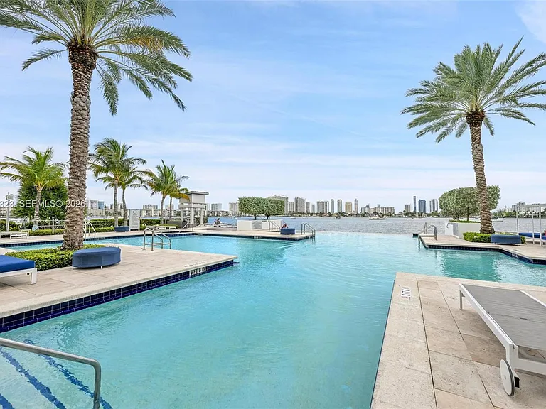 17111 Biscayne Blvd #207 — Photo 38