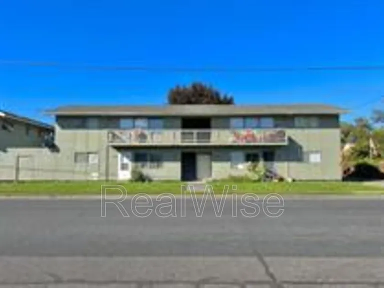 217 NW 7th St — Photo 13