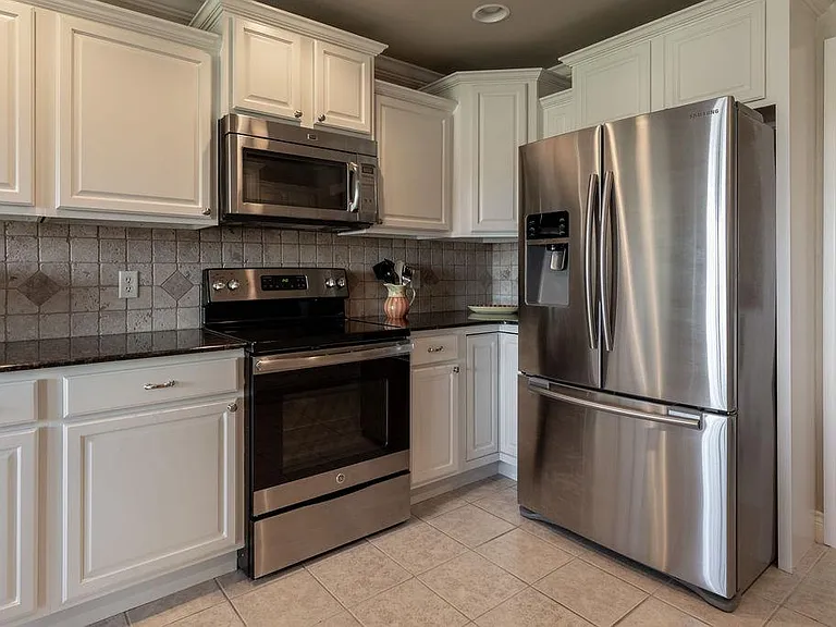 Kitchen - refrigerator has filtered water and ice in the door