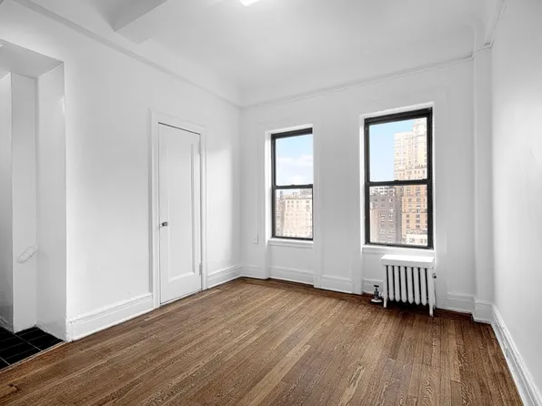 19 West 69th Street image 1 of 16