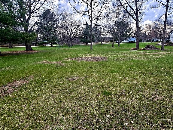 2nd image of 701 Woodland Dr