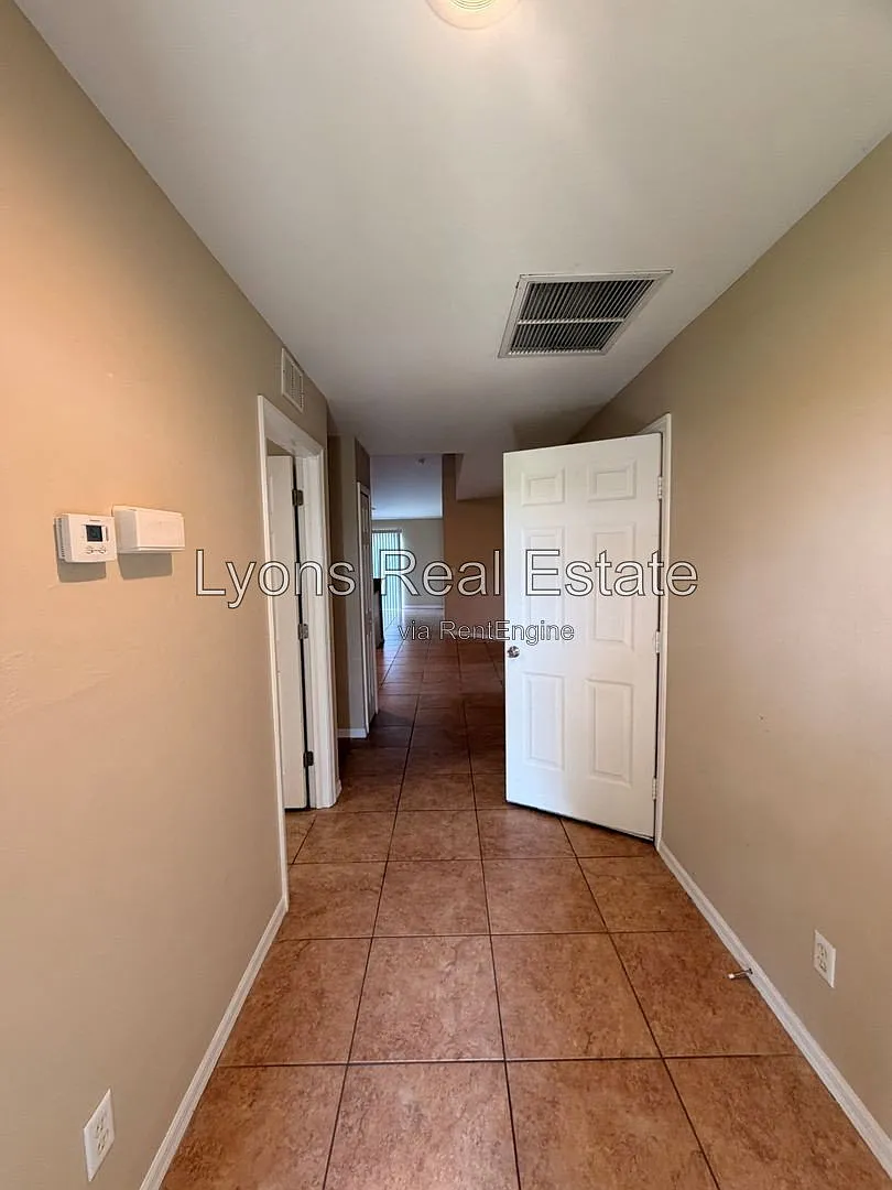 2 bed, 2.0 bath, 1194 sqft, $1,495 — Photo 3