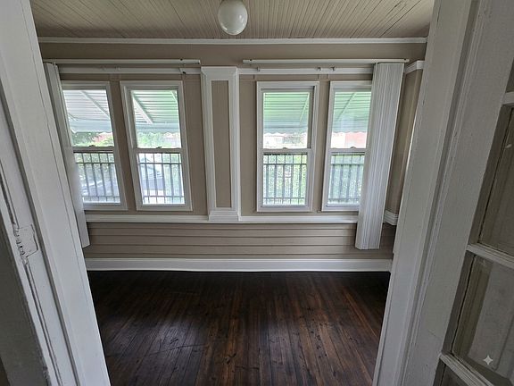 3rd image of 8 Farley Ave