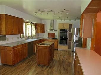 5th image of 1221 Vilas St