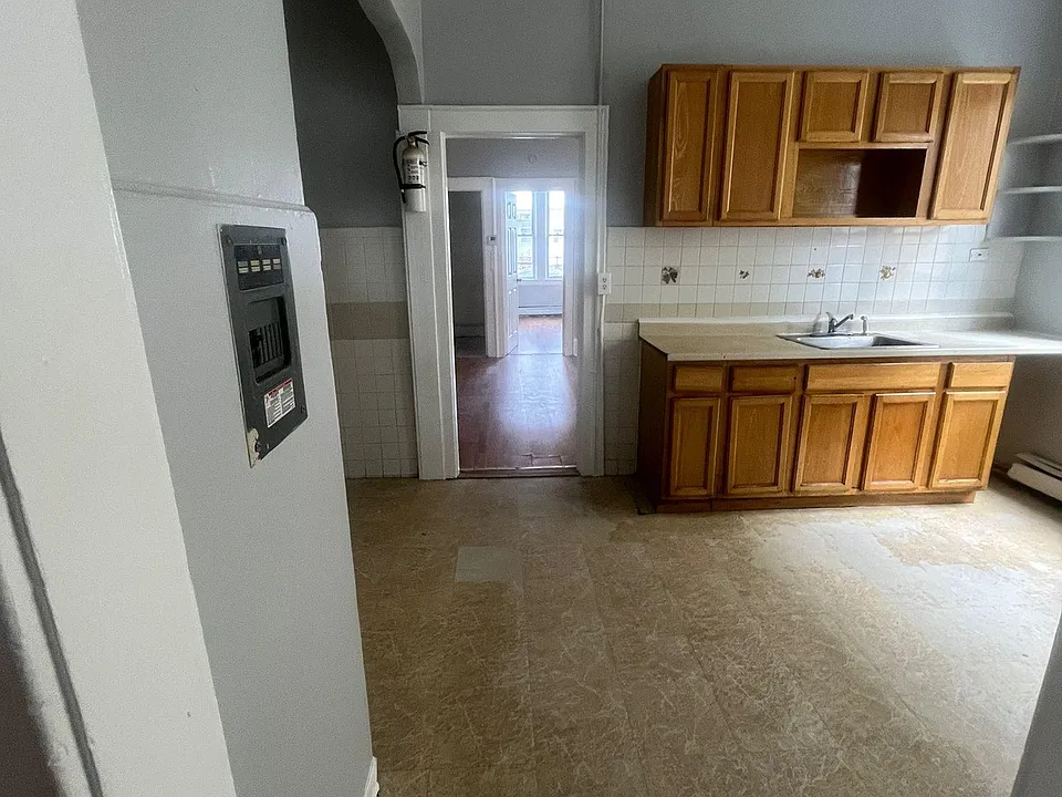 13 Leslie Pl #1L