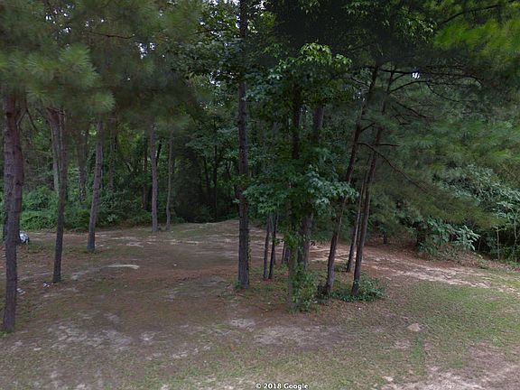 3rd image of Pine Hil St