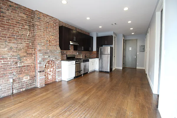 Rented by Julianna Realty Corp | media 5