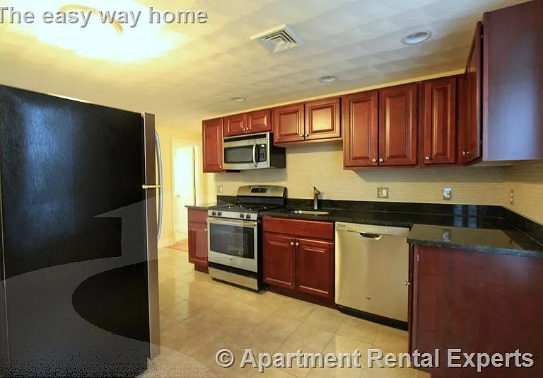 4 Douglass St #2 — Photo 2