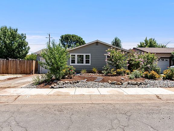 3rd image of 3923 Meteor St