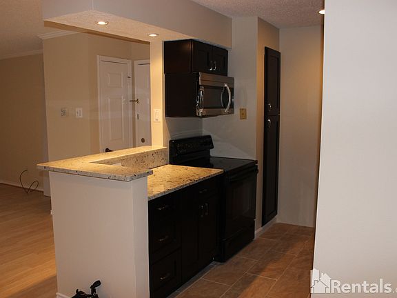 3rd image of 1540 Lincoln Way APT 102B