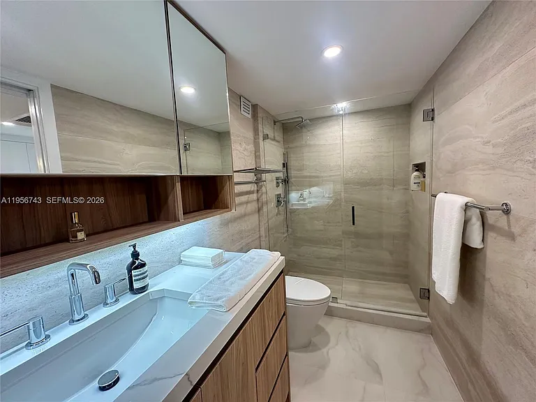 2301 Collins Ave #1421 — Photo 12