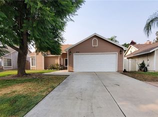 824 W Grovewood Ave, Bloomington, CA 92316