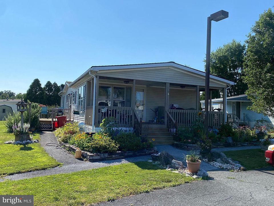 2nd image of 206 Knollwood Ln