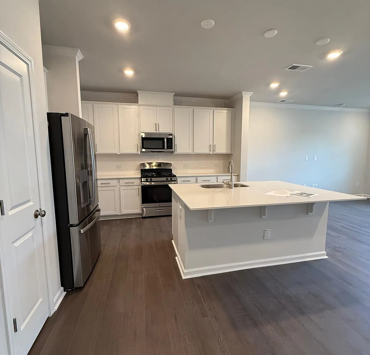 3 bed, 2.5 bath, 1792 sqft, $1,924 — Photo 4