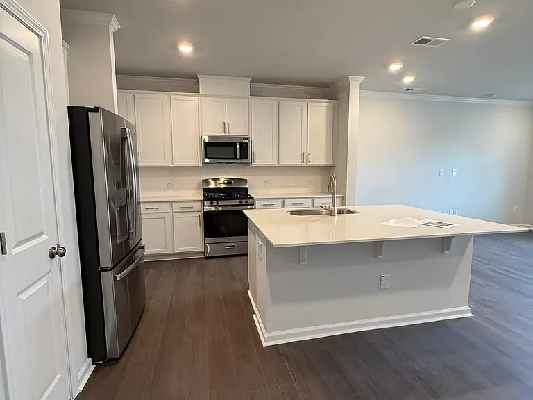 5871 Woodlawn Dr — Photo 4