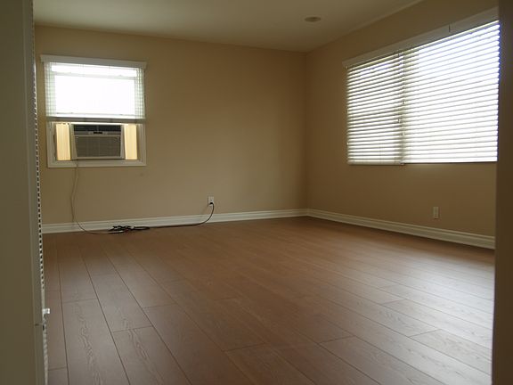 5th image of 252 E Puente St