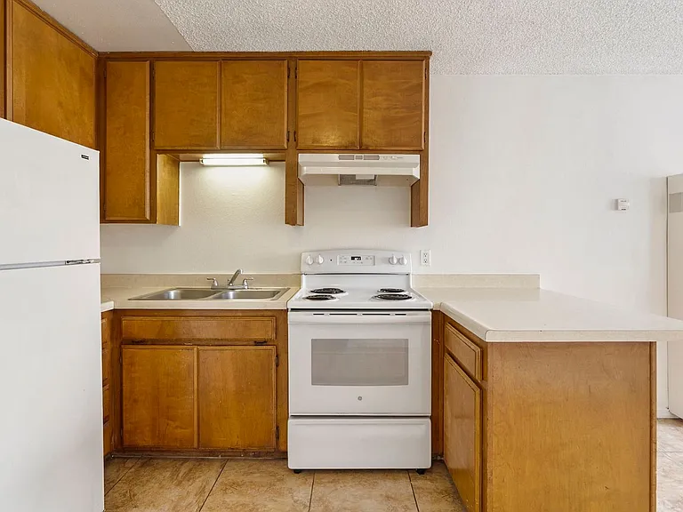 Apartment Building in North Park — Photo 5