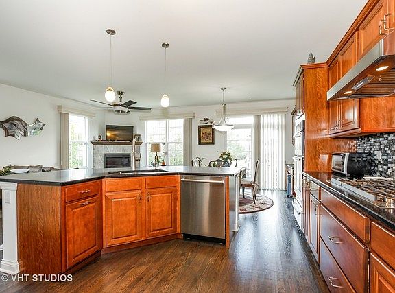 2nd image of 736 E Oliviabrook Dr