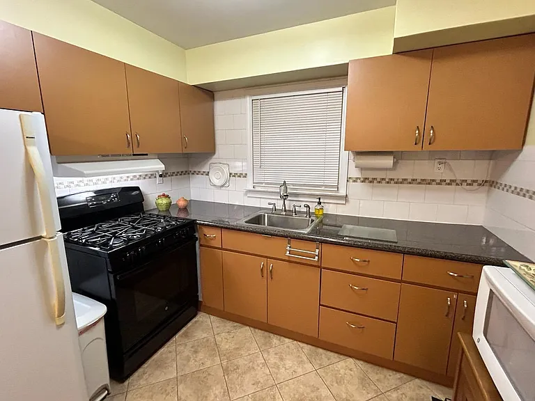 347 New York Ave #1 — Photo 4