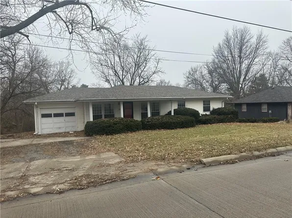 1424 N Dewey St, Maryville, MO 64468
