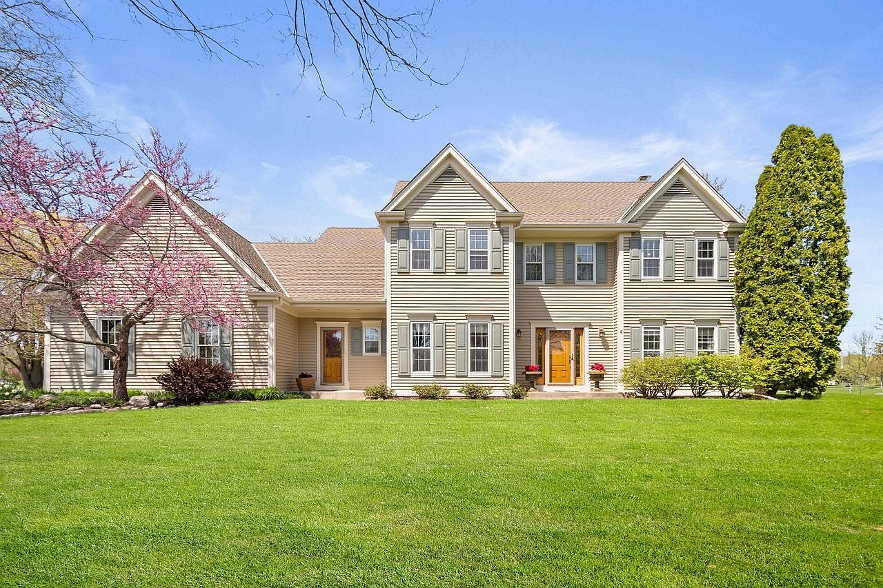 8420 West Daventry ROAD, Mequon, WI 53097 | Zillow