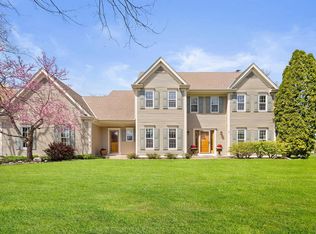 8420 W Daventry Rd, Mequon, WI 53097