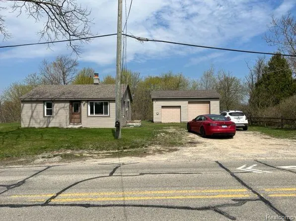 144 W Elizabeth St, Lake Orion, MI 48362