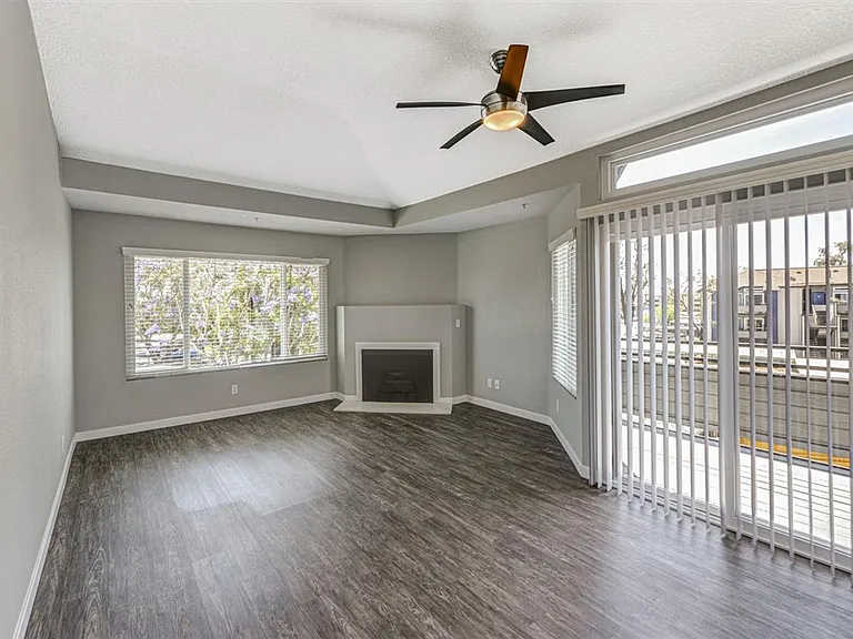 River House Apartments — Photo 7