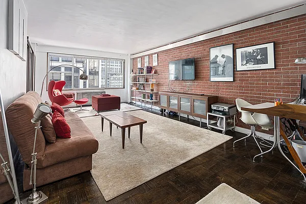 Rented by R New York | media 9