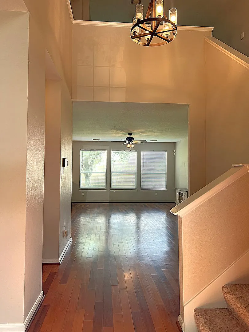 Home situated on the Golf Course in the Cypress Community of Stone Gate — Photo 2