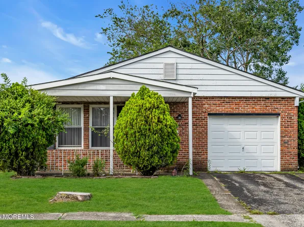 9 Claremont Street, Toms River, NJ 08757
