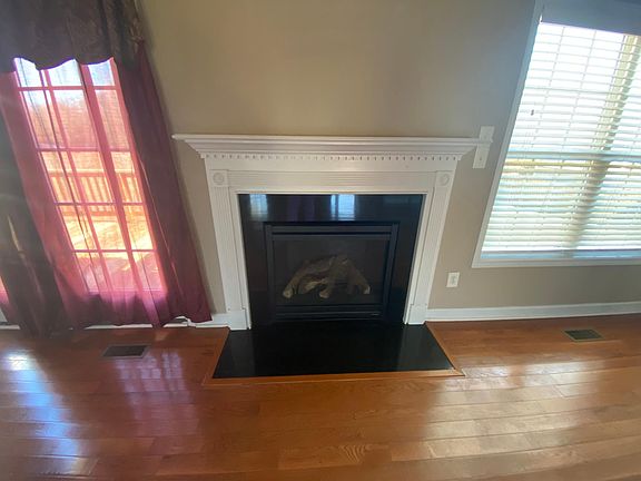 3rd image of 142 Wind Brook Ct #142