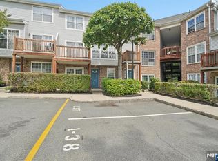 248 Village Circle Dr, Fort Lee, NJ 07024