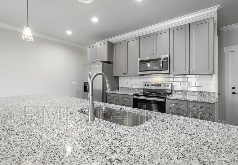 1904 Cypress Ln — Photo 12